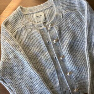 Abercrombie and Fitch Pearl Button Grey Cardigan Crew Neck